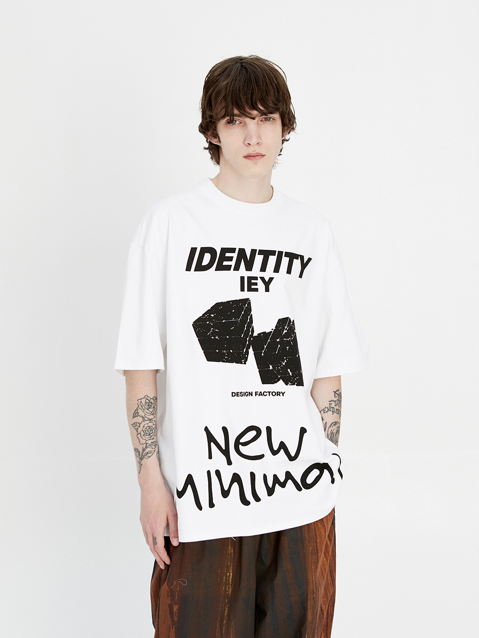 IEY - CUBE PRINTED T-SHIRT White